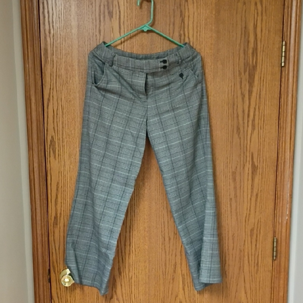New Directions Black and White Plaid Pants